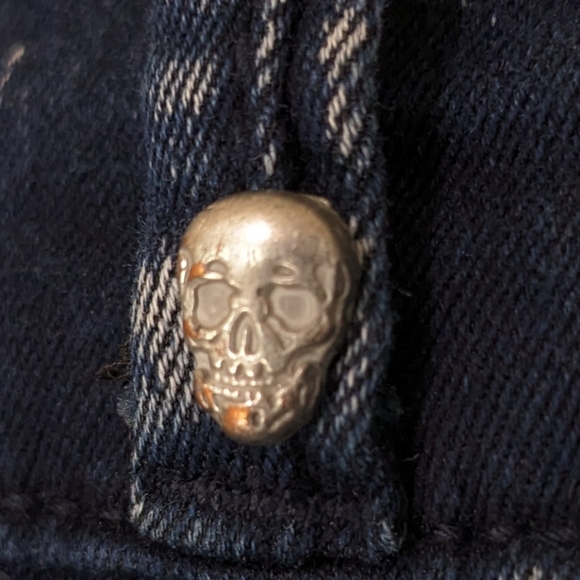 Skinny acid wash denim jeans with skull grommet and dual button zipper fly - Picture 9 of 9